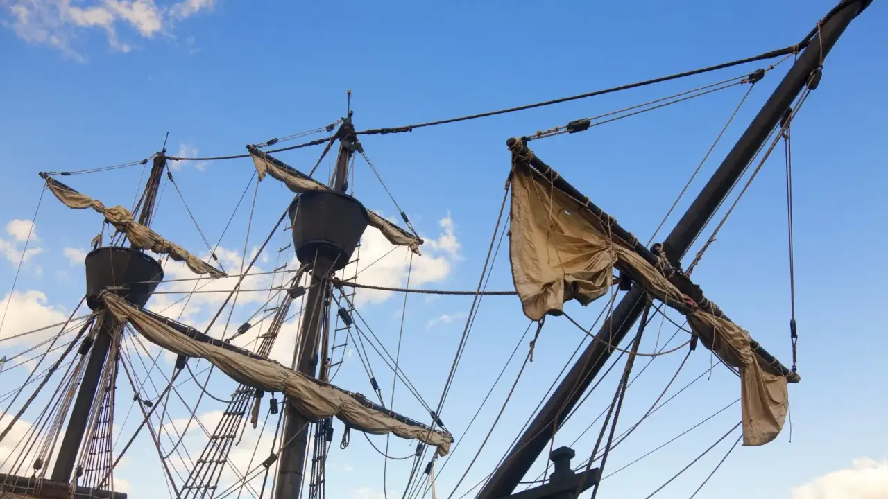 Mâts, cordages et voiles d'un vieux bateau, un aperçu du vocabulaire marin.