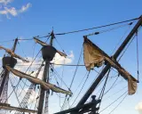 Mâts, cordages et voiles d'un vieux bateau, un aperçu du vocabulaire marin.