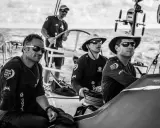 Alain Gabbay et son équipage concentrés sur le voilier lors de la Volvo Ocean Race.