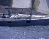 Voilier Oceanis 351 en navigation. La fiche technique de ce bateau est impressionnante.