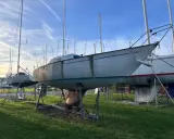 Voiliers sur cale, prêts pour le départ. Le **mallard start 7** est prêt à prendre la mer.