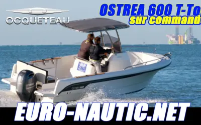Bateau Ostrea 600 T-Top en mer, avec deux personnes à bord. Avis positifs sur ce modèle.