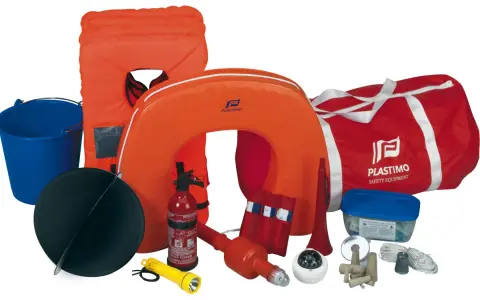 Équipement obligatoire bateau fluvial : gilet de sauvetage, bouée, extincteur, lampe, seau, corne de brume, trousse de secours, compas.