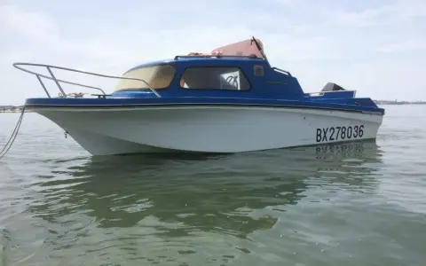 Bateau Jeanneau Sea Bird, idéal pour la pêche. Fiche technique disponible pour ce modèle.