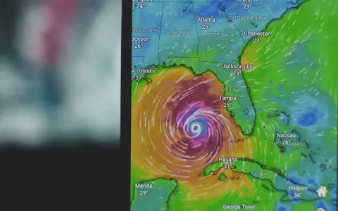 Carte météo montrant un ouragan au-dessus du golfe du Mexique. Un fichier grib gratuit pour suivre sa trajectoire.