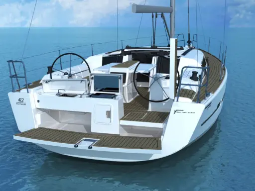 Le voilier Dufour Duo 26, prêt pour l'aventure, navigue sur une mer calme.