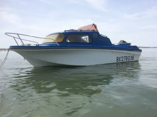 Bateau Jeanneau Sea Bird, idéal pour la pêche. Fiche technique disponible pour ce modèle.