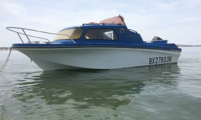 Bateau Jeanneau Sea Bird, idéal pour la pêche. Fiche technique disponible pour ce modèle.