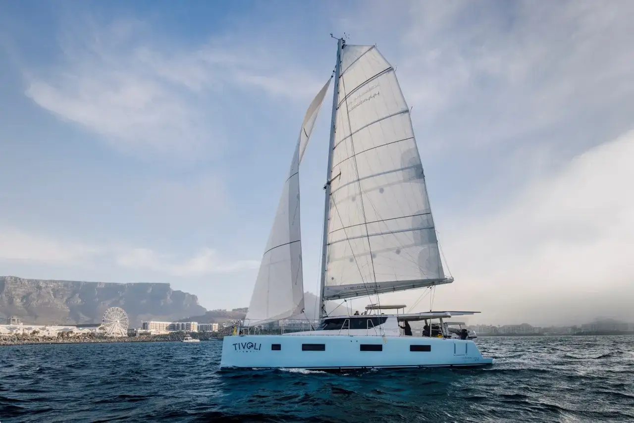 Un catamaran monocoque 