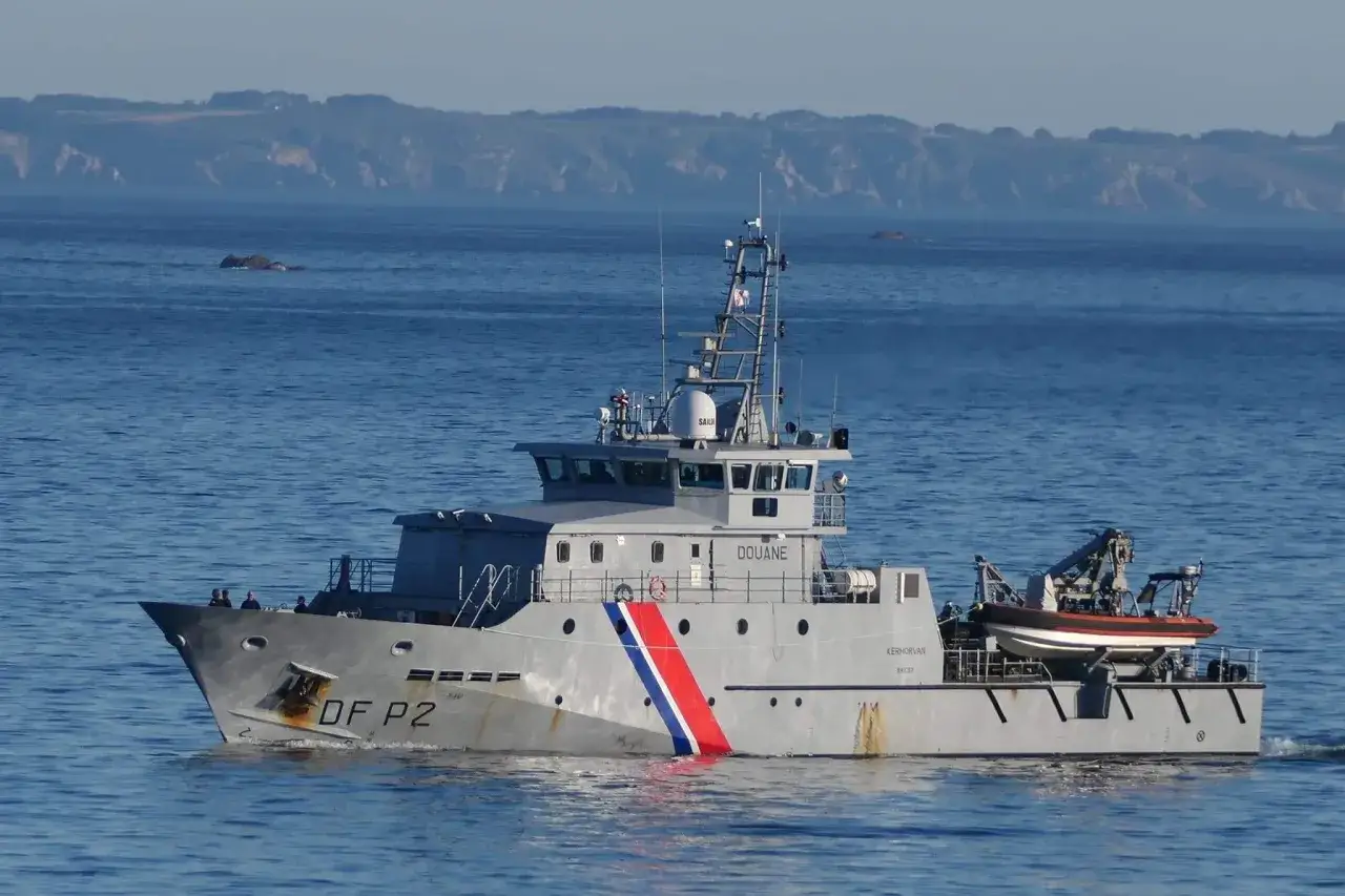 Bateau garde-c&ocirc;te 